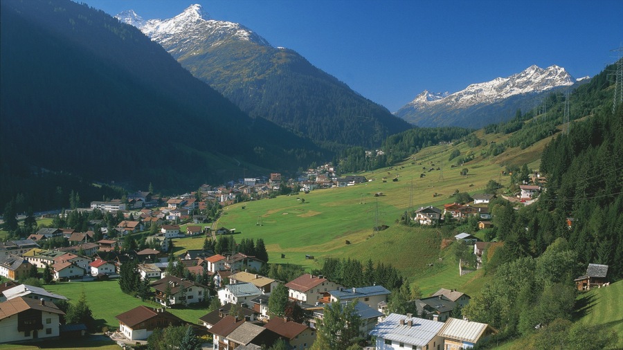 Lech am Arlberg showing landscape views, mountains and tranquil scenes
