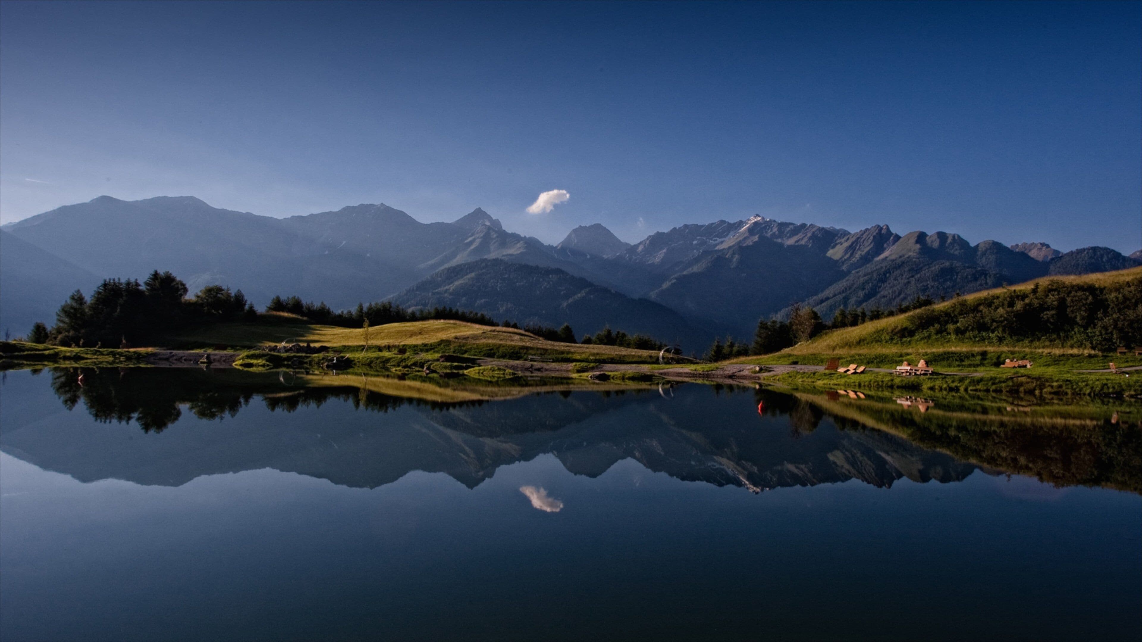 Serfaus montrant montagnes et lac ou étang