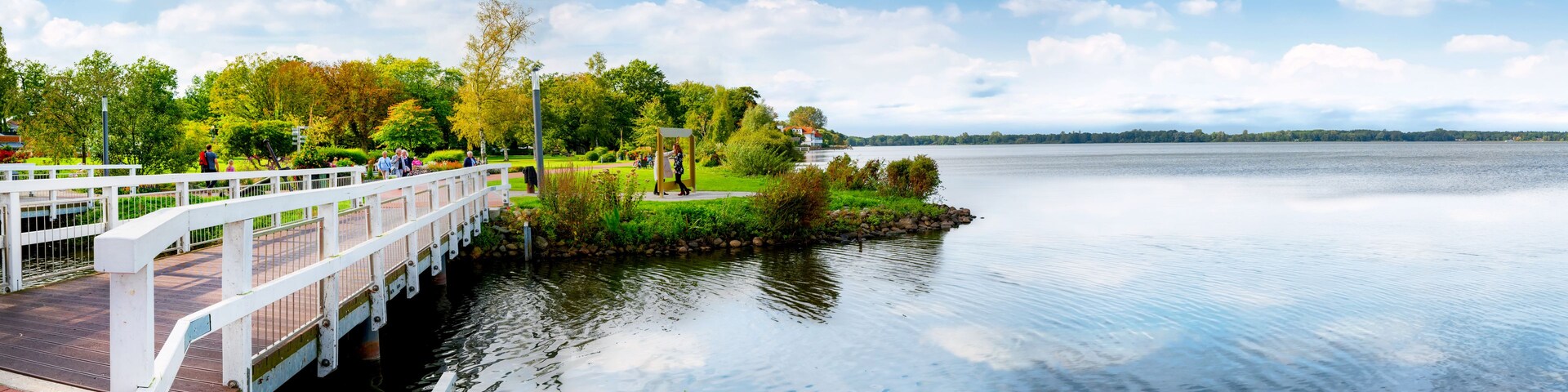 Bad Zwischenahn, Ammerland. Spa park and idyllic promenade at the Zwischenahn Sea
