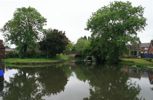 The Derby Canal This short stub off the Erewash Canal just north of Sandiacre Lock marks what was the Derby canal. After here it becomes pretty much invisible except for some now redundant bridges.