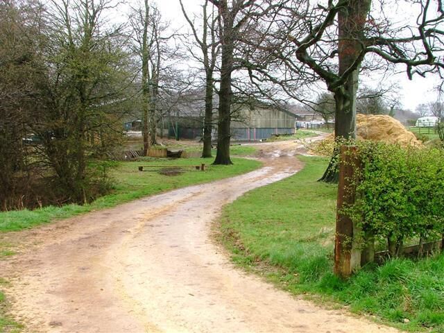 Wellhill Farm Approaching the farm from along the Public Footpath from the south west.