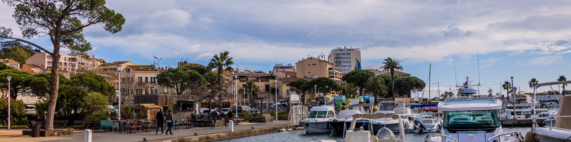 Le port de Sainte-Maxime sur la Côte d'Azur en France