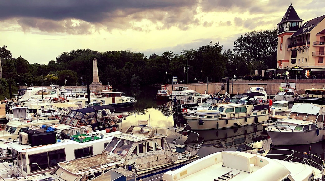 Parc de loisir à proximité , super promenade à faire :)