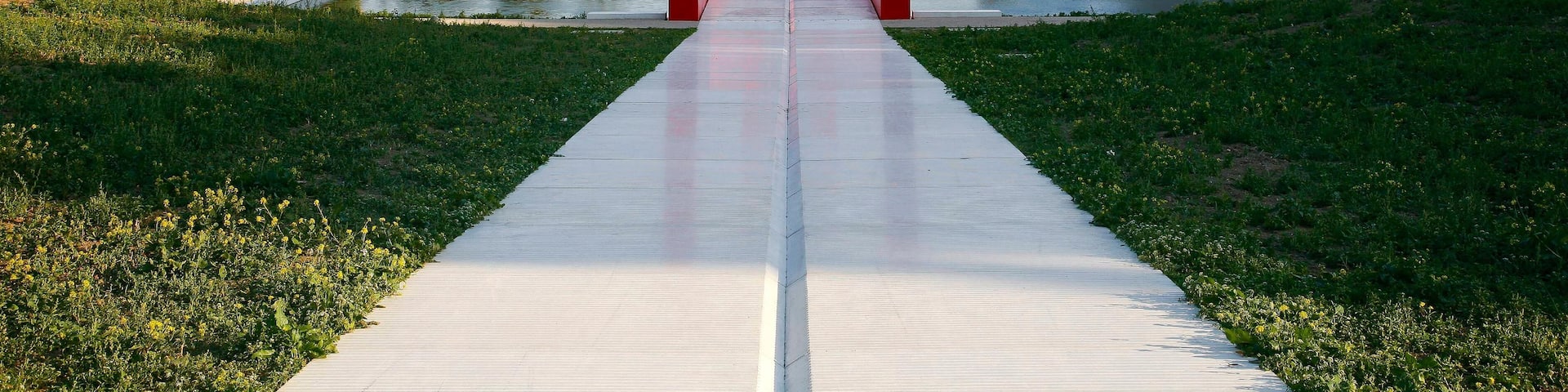 E2GNF5 France Val d'Oise Cergy Axe Majeur monumental work conceived by architect and sculptor Dani Karavan Gateway and Basins