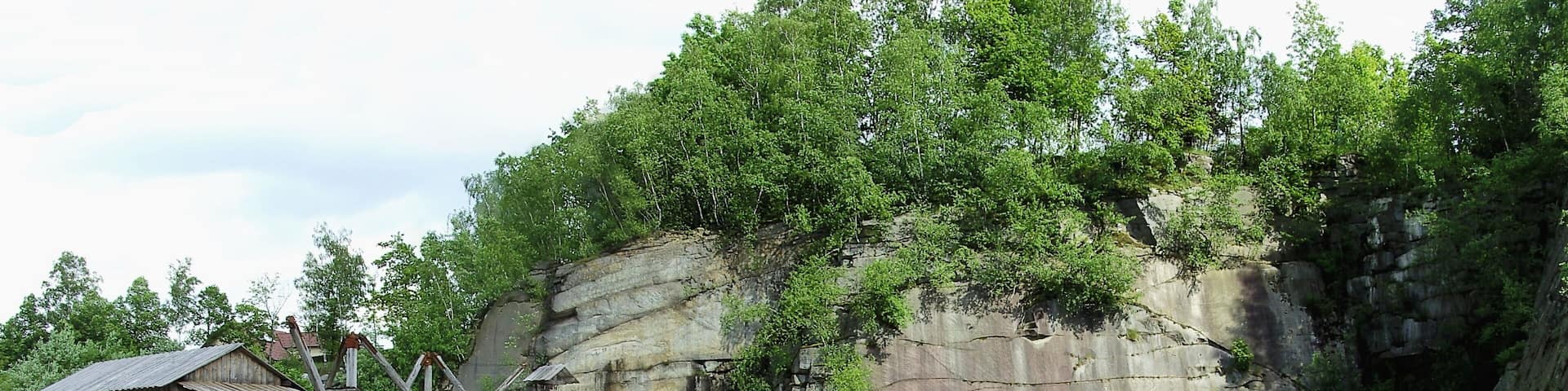 Außenbereich des Granitzentrums Hauzenbergs.