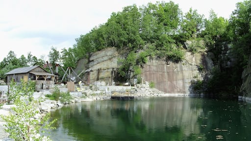 Außenbereich des Granitzentrums Hauzenbergs.