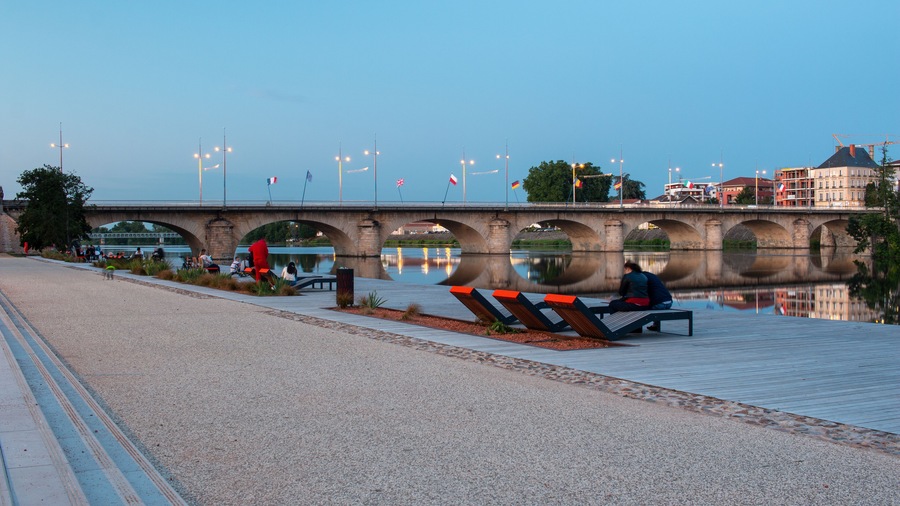 Roanne bridge of le coteau on the edge of the loire