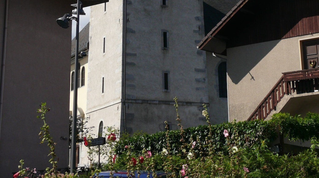 This building is inscrit au titre des Monuments Historiques. It is indexed in the Base Mérimée, a database of architectural heritage maintained by the French Ministry of Culture, under the reference PA00118438 .