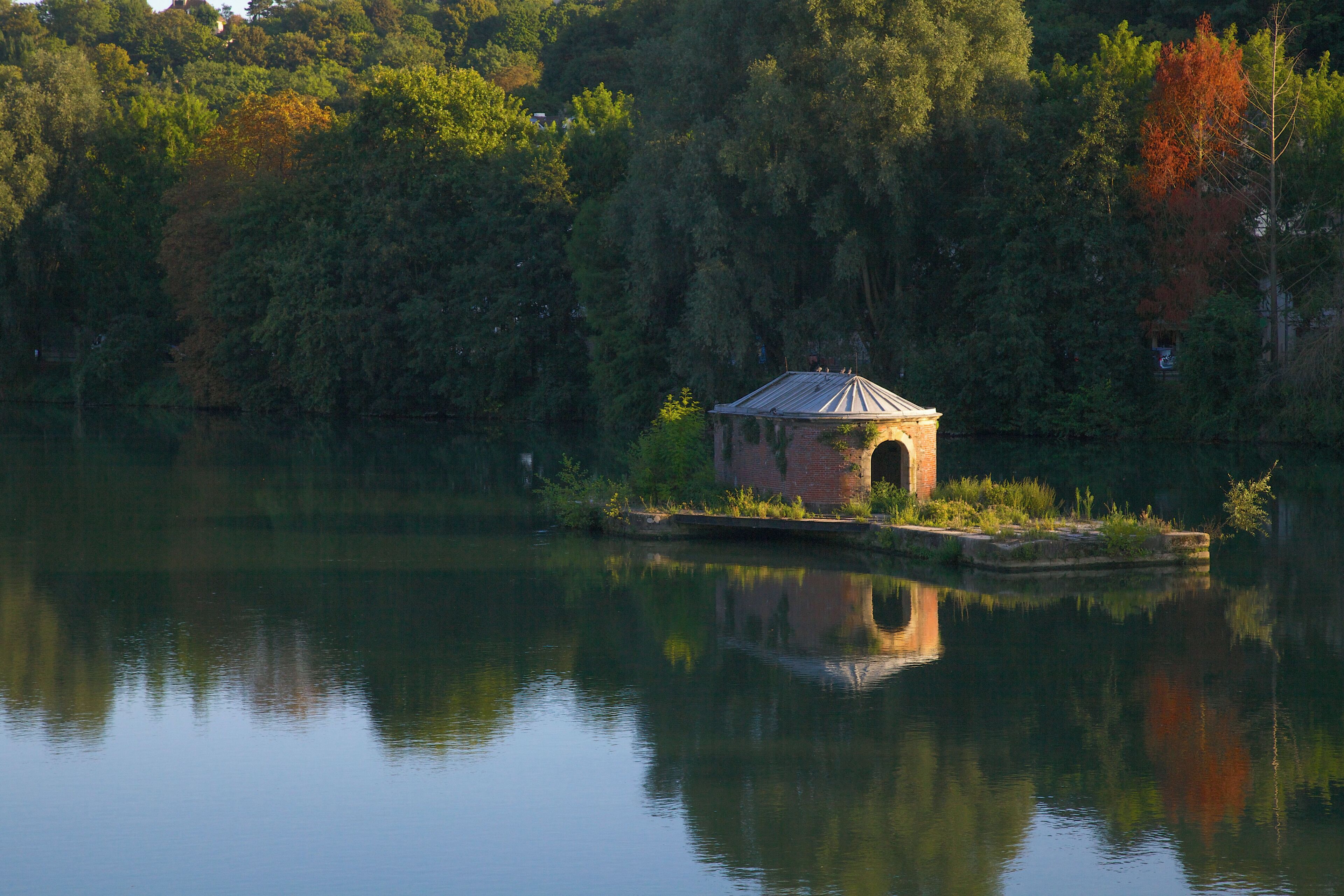 Bougival is the site of the Machine de Marly, a sprawling, complicated hydraulic pumping device that began supplying the massive quantity of water required by the fountains at Palace of Versailles in the late 1600s. In use until 1817, the machine was subsequently updated, replaced with another pumping building in 1858 and finally replacemed by an electrical generator in 1963. The building itself remained until 1968. Remnants are visible today at the riverbank.