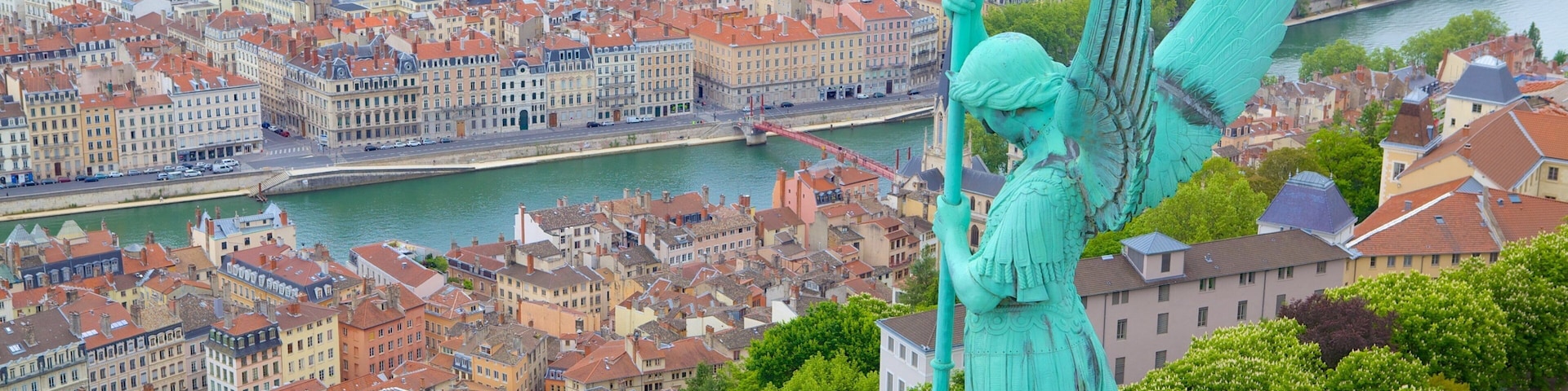 França mostrando paisagem, uma estátua ou escultura e uma cidade