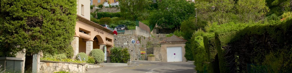 Mougins welches beinhaltet historische Architektur und Kleinstadt oder Dorf