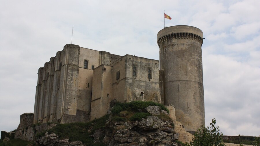 For people who like history , guided tour very interesting.