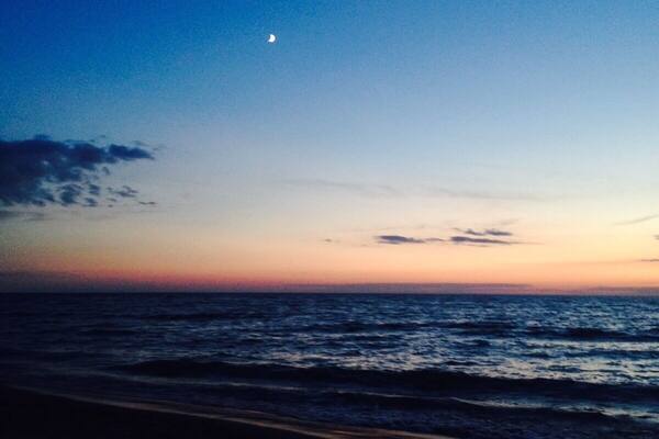 Watching the sun go down by a campfire on the shores of Lake Huron. Canadian adventuring memories
#canada
#northAmerica
#lakeHuron