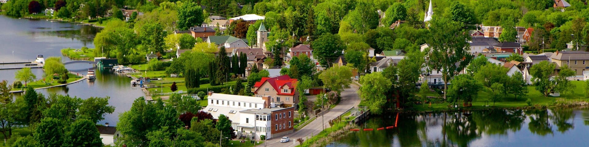 ウェストポート どの含み 湖あるいは泉, 小さな町あるいは村 と 河あるいは小川