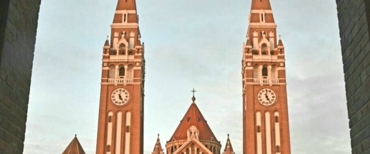 This present day symbol of the town of Szeged was built as a promise after the great flood of 1879, which destroyed most of the city. The church is surrounded by a cloister with statues forming a national gallery.