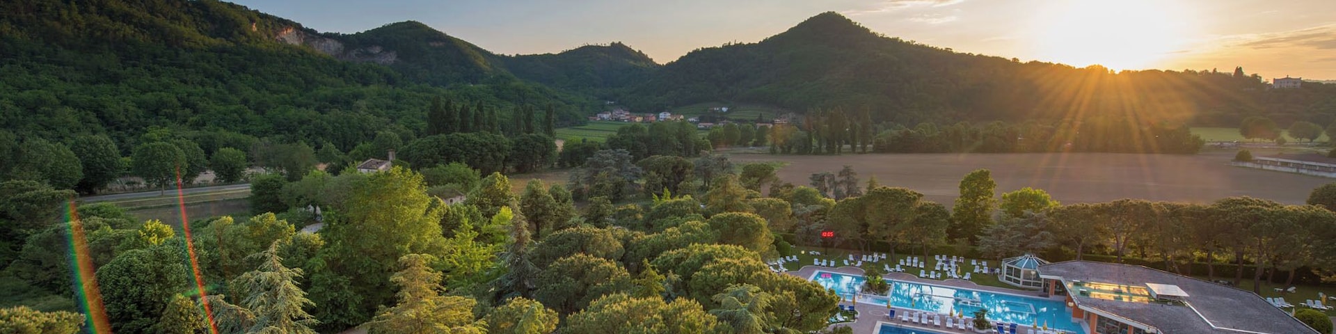 Ideal place to relax and be pampered surrounded by the Euganean Hills. The Apollo Hotel has 4 pools, 3 naturally heated thermal pools with hydromassage beds, hydromassage chairs and more. I strongly recommend getting full board. You are treated like a king and their food is amazing and plentiful with a seasonal theme.
#montegrottoterme #magicplaces #collieuganei
#terme #veneto #abanoterme #benessere #wellnesscenter #spa