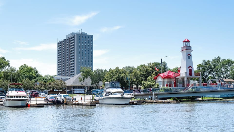 Mississauga_PortCredit_59145-3
