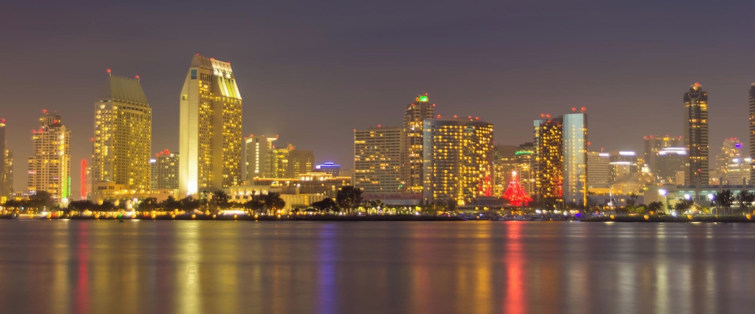 Visit with my family, I felt safe even after dark while taking photos. 
Lots of different shops and people walking around. Beautiful views overlooking San Diego California.    

#BvSWater