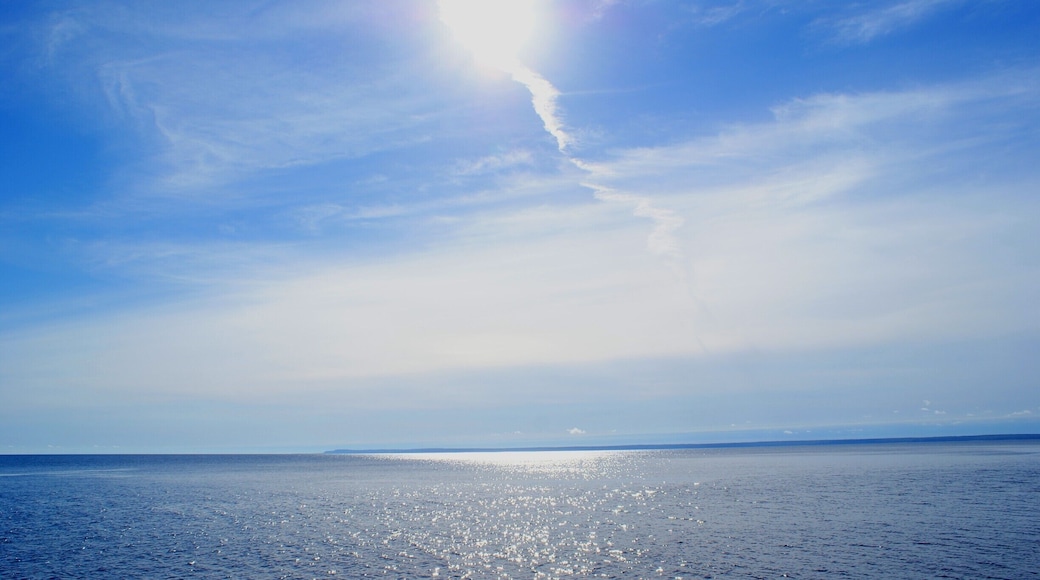 A beautiful sunny day on the waters of Lake Huron at Tobermory.