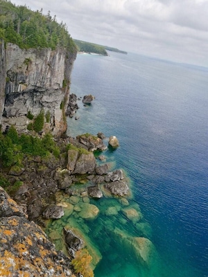 Beautiful spot up the Bruce trail located near the grotto in Tobermory. Awesome views and perfect to go for a little swim everywhere you can go down to the water.