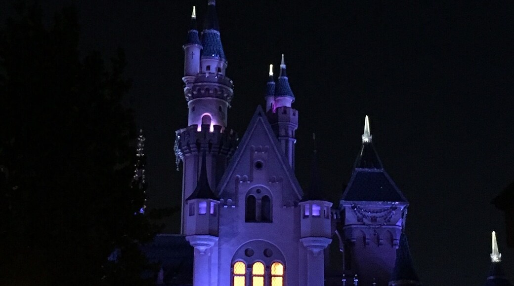 Disneyland, CA. Sleeping Beauty Castle - 60th Diamond Anniversary 💎