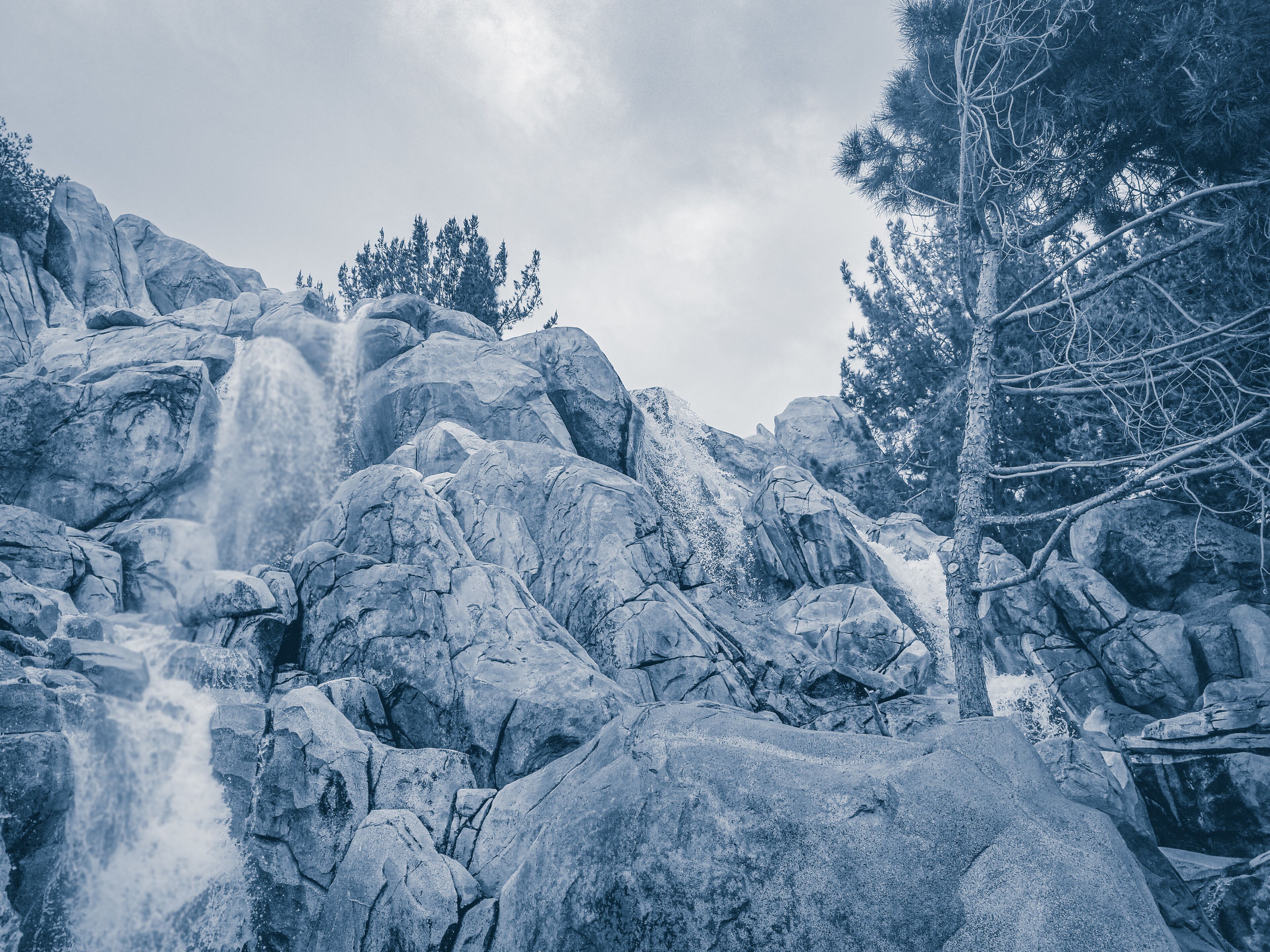 Feeling Blue
#landscapephotography #Waterfalls #cascadas #cascatas #mountains #rockymountains #ontherocks #rough #photography #PhotographyIsArt #photo #foto #fotó #PicOfTheDay #pic #potd #PhotoOfTheDay #clouds #blue #azul #denim #nuvole #nubes #SoCal #LA