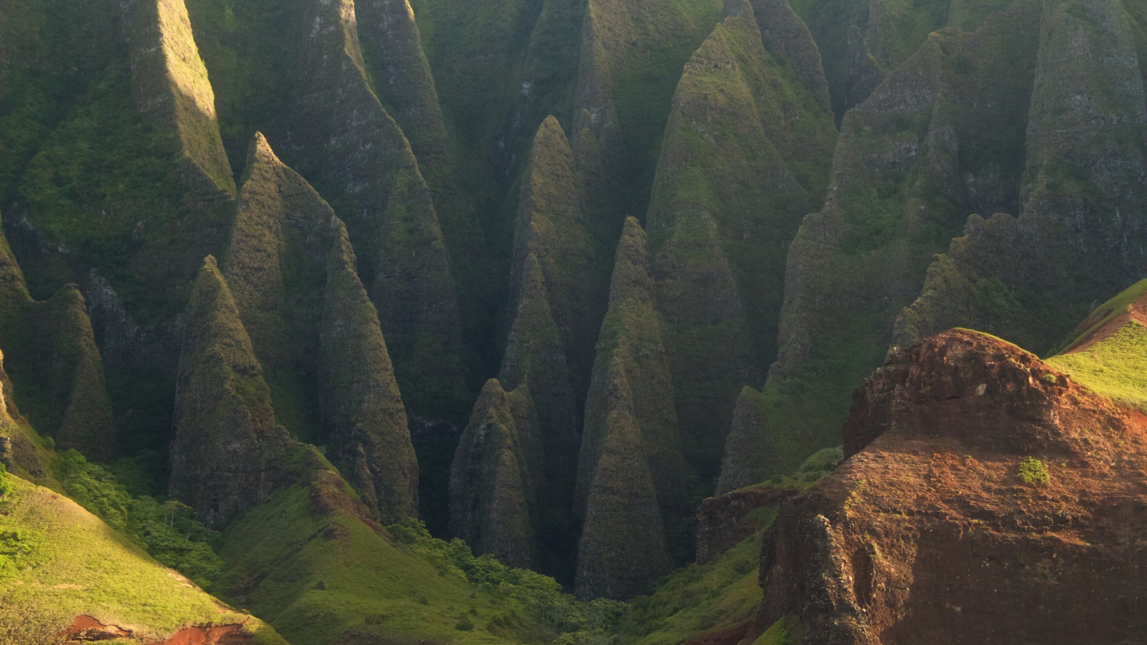 Hanalei which includes a gorge or canyon