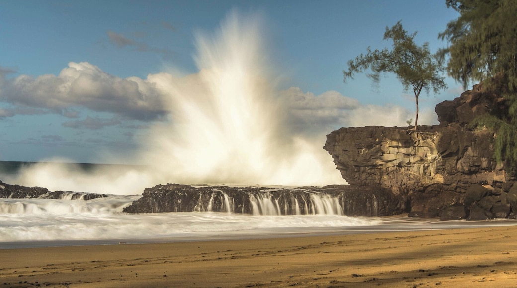 Nothing more than a wide spot in the road leads to this secluded beach near Makahoa point on the North shore of Kuai locally known as Kahalahala.