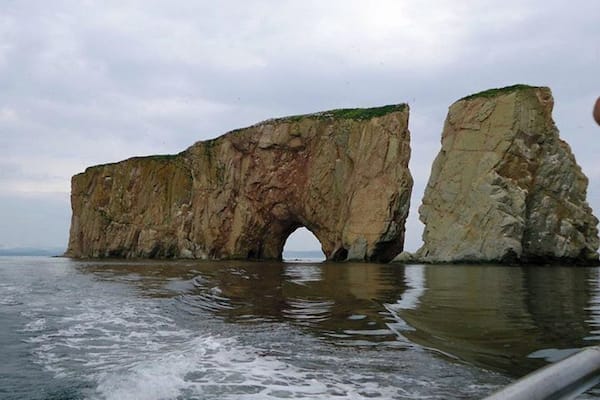 This is the main attraction in Gaspésie: the Rocher percé. It is a very beautiful place. We went close by boat. The most adventurous of us go in the hole when the tide is low, but we are not allowed to do it.