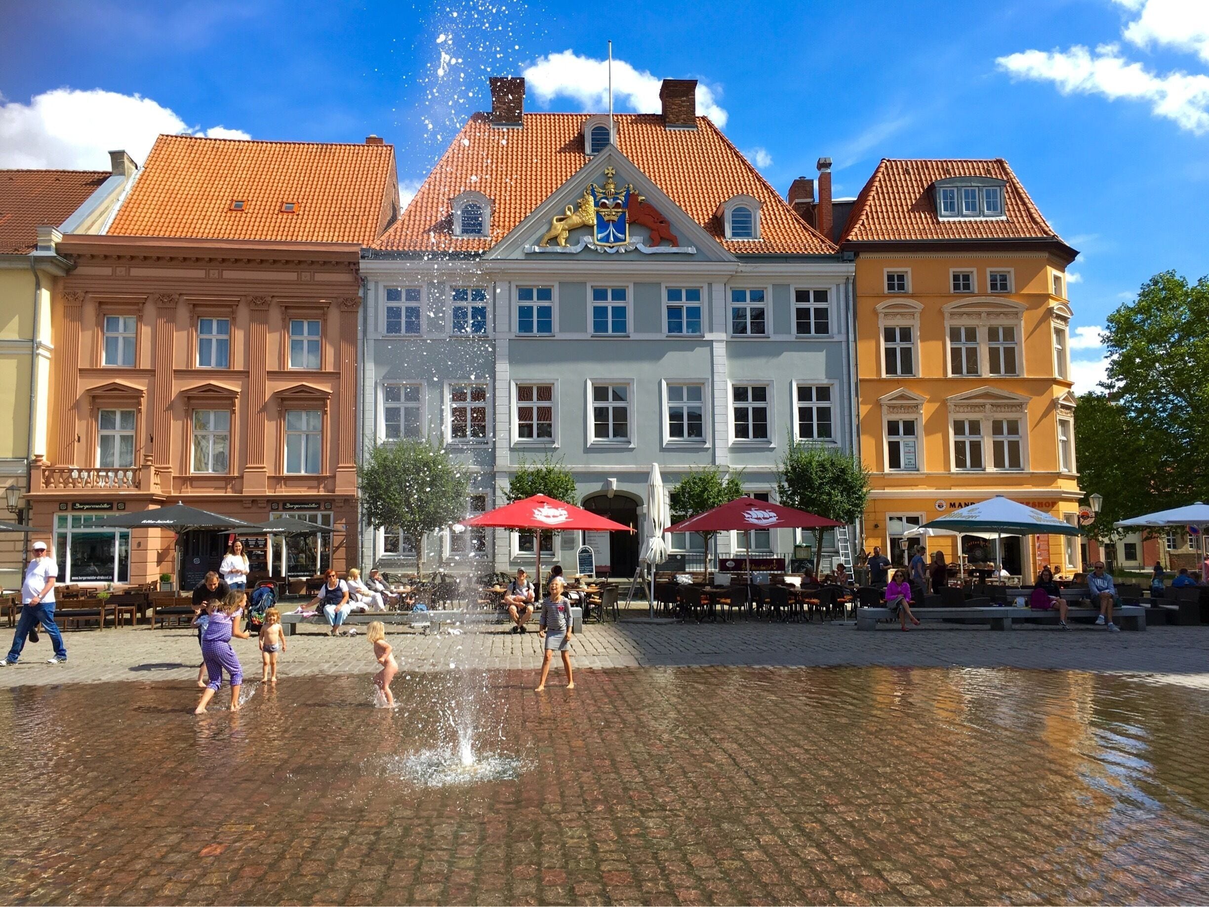 Children having fun with the fountain at the Old Market Square, Stralsund
#AquaTrove