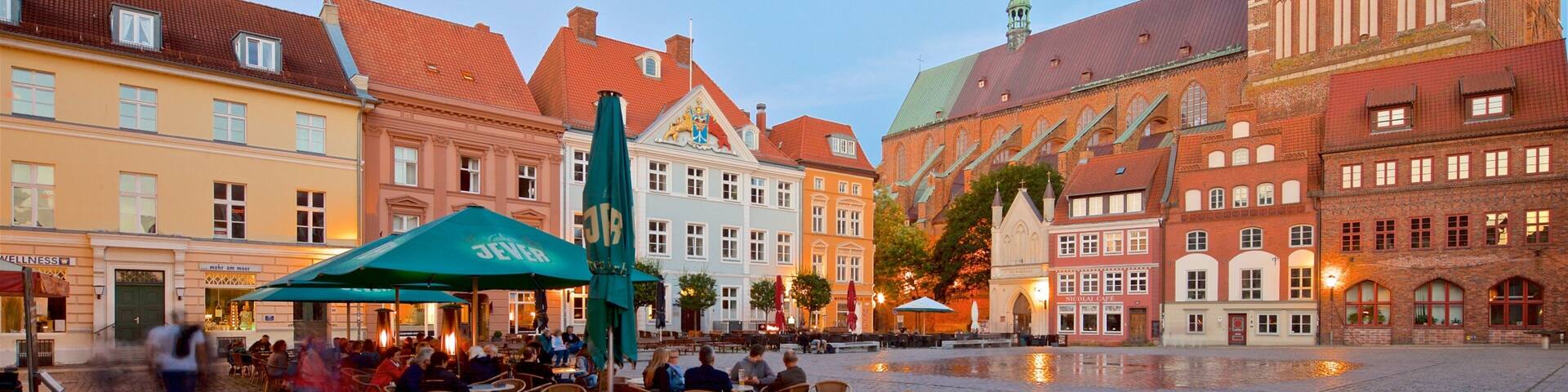 Stralsund which includes a city, a square or plaza and outdoor eating