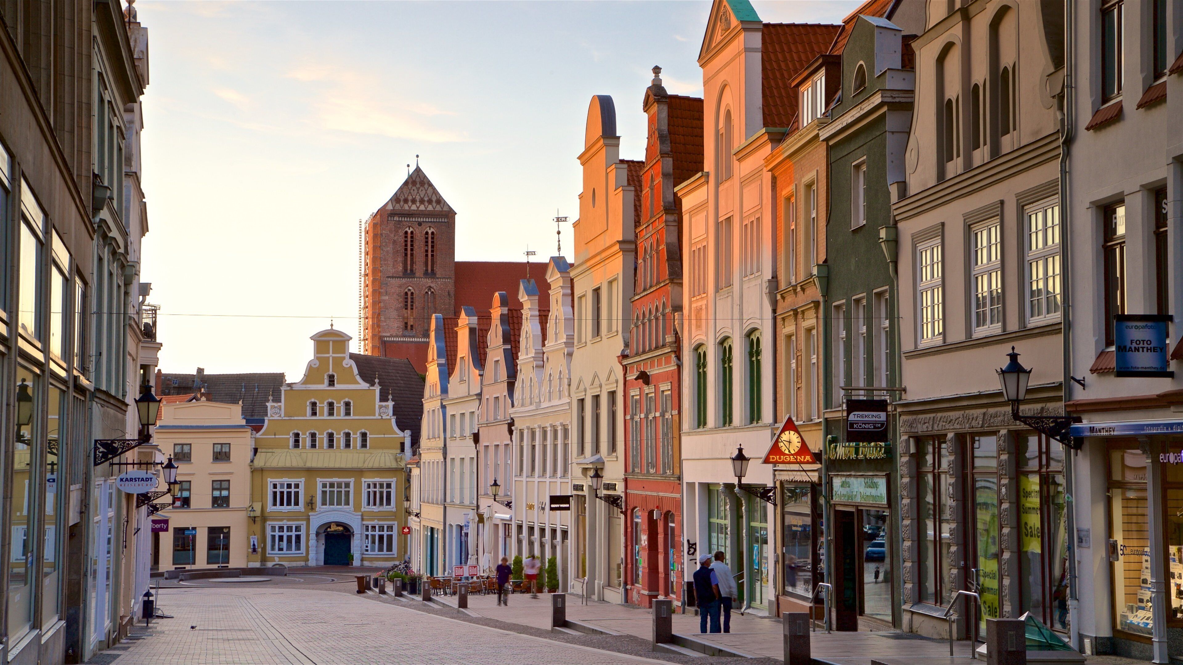 Wismar mettant en vedette patrimoine historique, coucher de soleil et ville