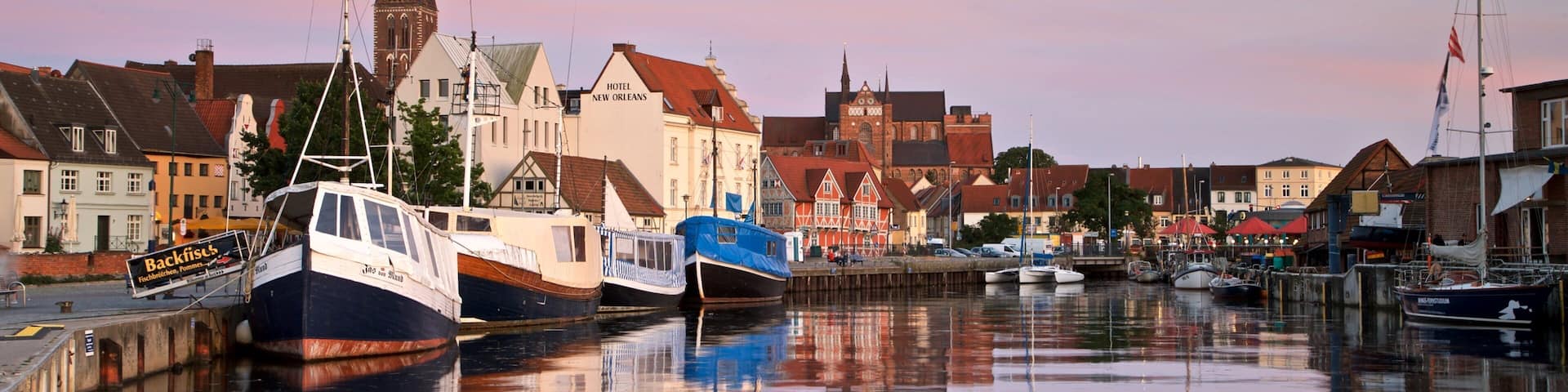 Wismar mostrando baia e porto e tramonto
