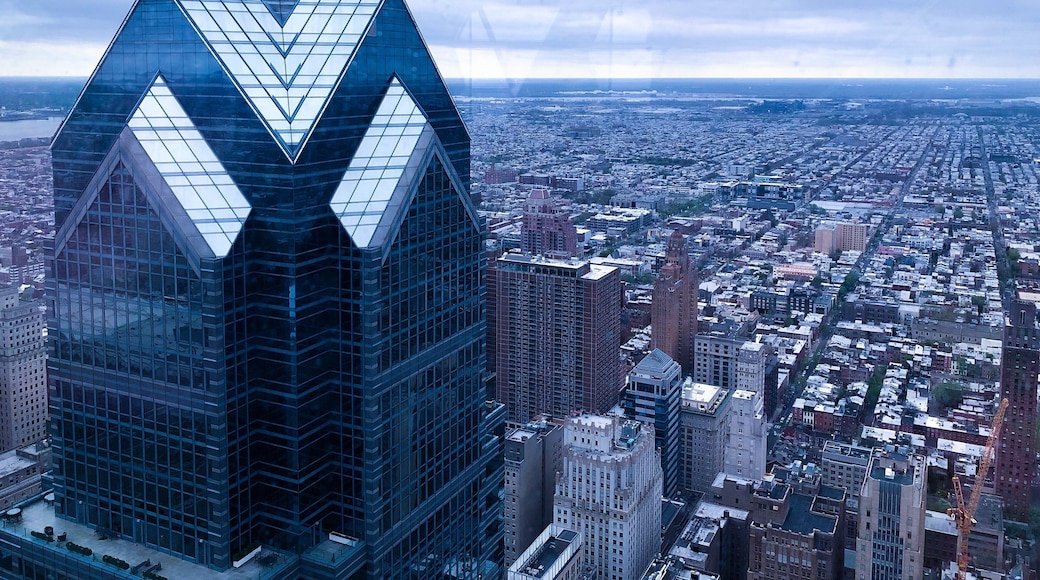 View from the 57th floor of the observation deck in downtown Philadelphia.
What a view! ❣️
#Philly #Philadelphia #Skyline