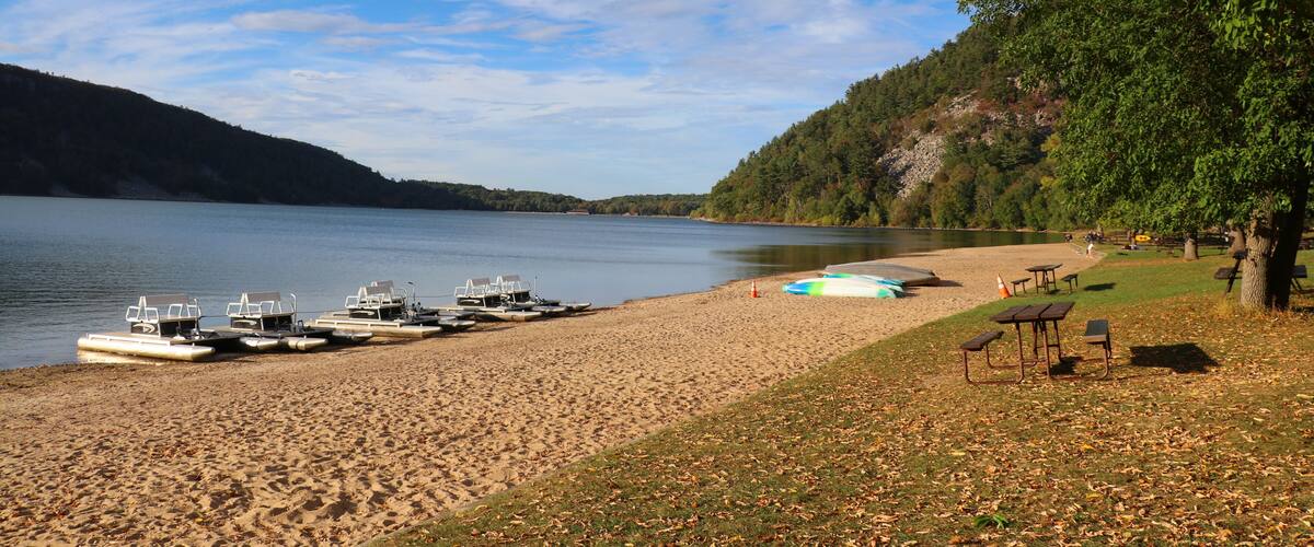 Beautiful Wisconsin nature background. Scenic view with boats and catamarans on a lake beach. Devils Lake State Park south shore, Baraboo area, Wisconsin, Midwest USA.