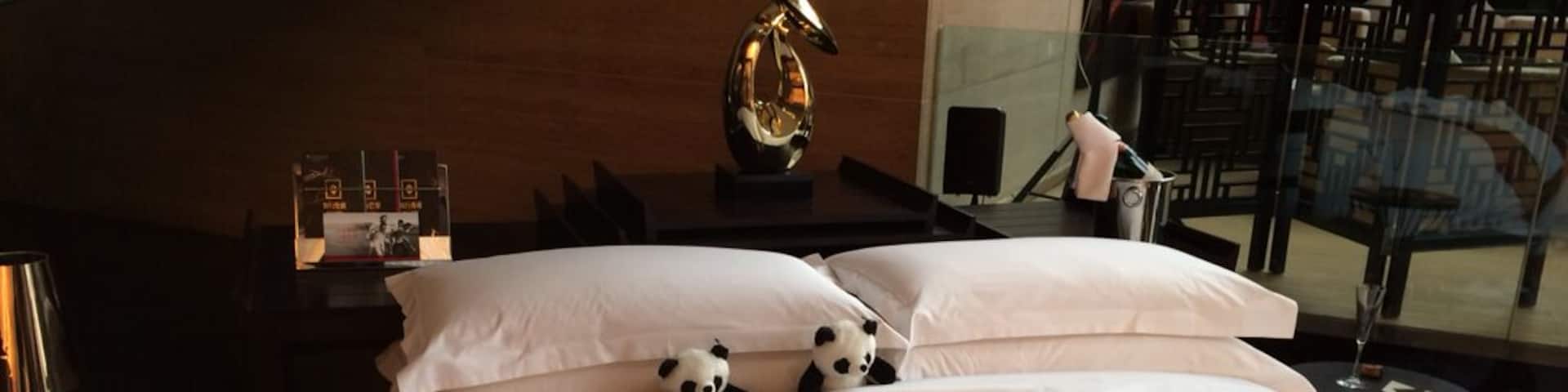 Decoration in hotel lobby, inviting customers to join Priority Club program