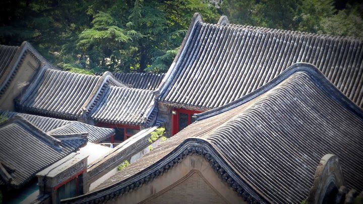Summer Palace is probably the best attraction in Beijing.The architecture is overwhelming.Reminded me of Chinese movies set in ancient times.