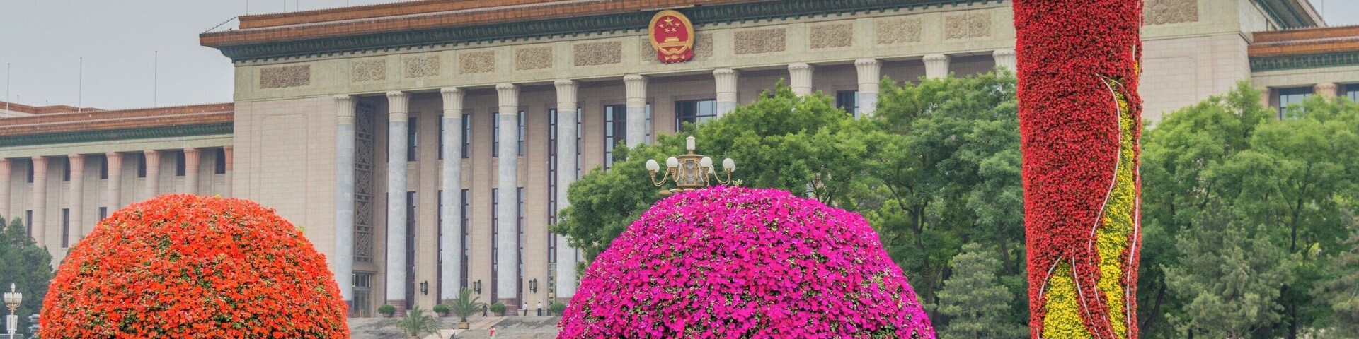 The great hall of People is situated right next to the Tiananmen Square. It is a massive building with an interesting architecture. The effort Chinese government put on to keep this area clean and beautiful is impressive. Specially, as it is visited by thousands of people per day, the maintenance of this cleanliness is amazing.