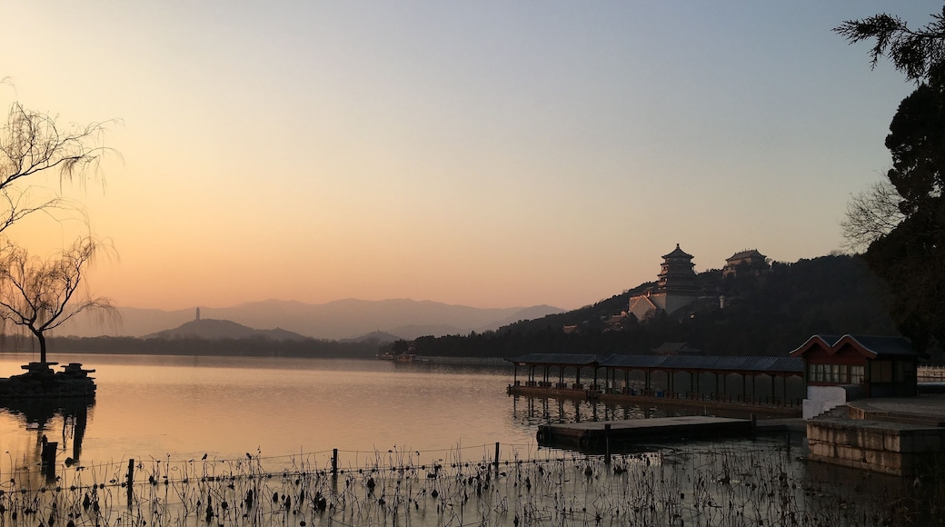 Beautiful sunset made even nicer with a layer of pollution to change the colour of the sky