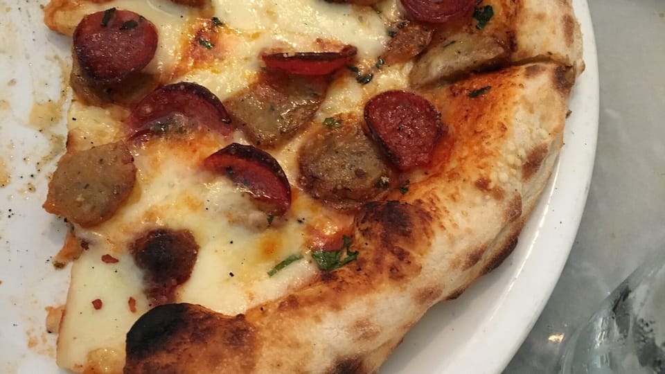 Red rocks pizza is a awesome classy little pizza joint in Alexandria VA old town located on King street. Pizza come close to the Italian cuisine but still holds true to the American pizza lovers. Good prices and light cheerful atmosphere.
#foodiefinds
#food
#pizza
#italian