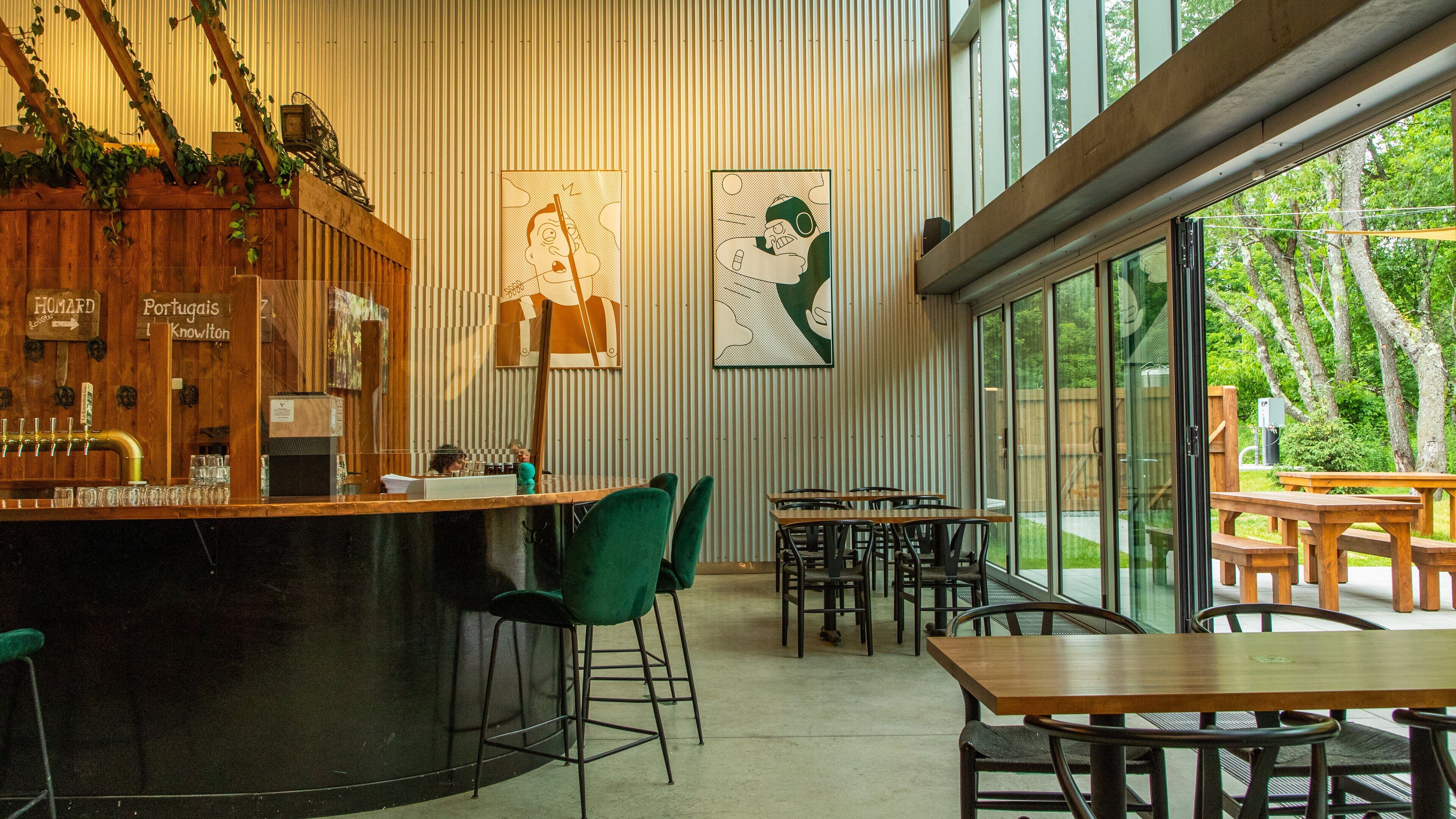 Knowlton which includes interior views, a bar and art