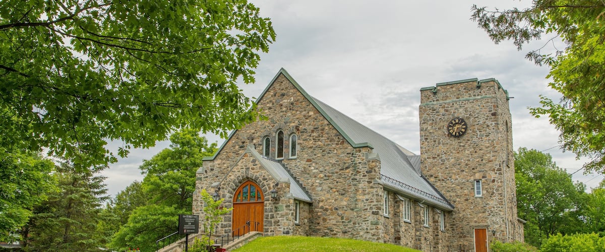Knowlton featuring a church or cathedral and heritage architecture