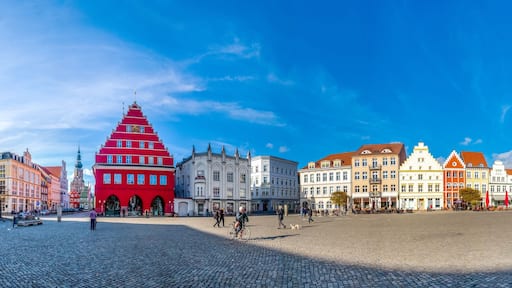 Greifswald, Marktplatz mit Rathaus
