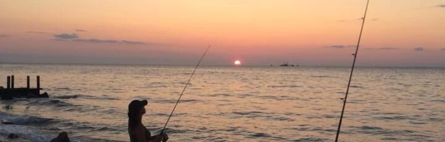 Beautiful sunset & beautiful woman on the north shore of Long Island. #lovetofish #beach #winecountry
#waterlust