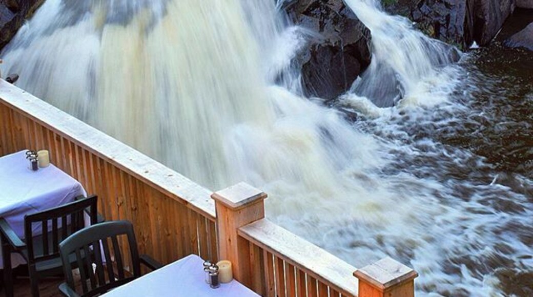 Dine overlooking a waterfall? That's travel bliss. The town of Wakefield has plenty to offer: Good food, quaint shops and many outdoor activities.