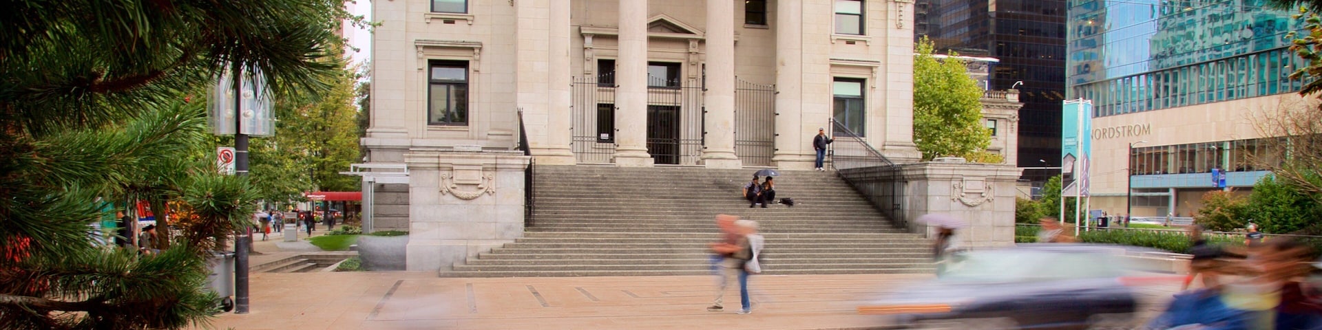 Robson Street showing a square or plaza, heritage architecture and a city