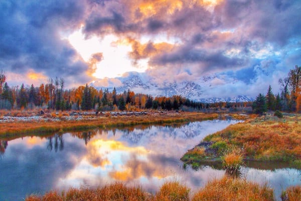 Another incredible spot to view the sunset in Grand Teton is the beginning of the trailhead to the beaver pond at Schwabacher road. Fall is a great time to visit, though perhaps try to come end of September so you'll beat the unseasonably early snowstorm we encountered in October. #hike #sunset #tetons #wyoming