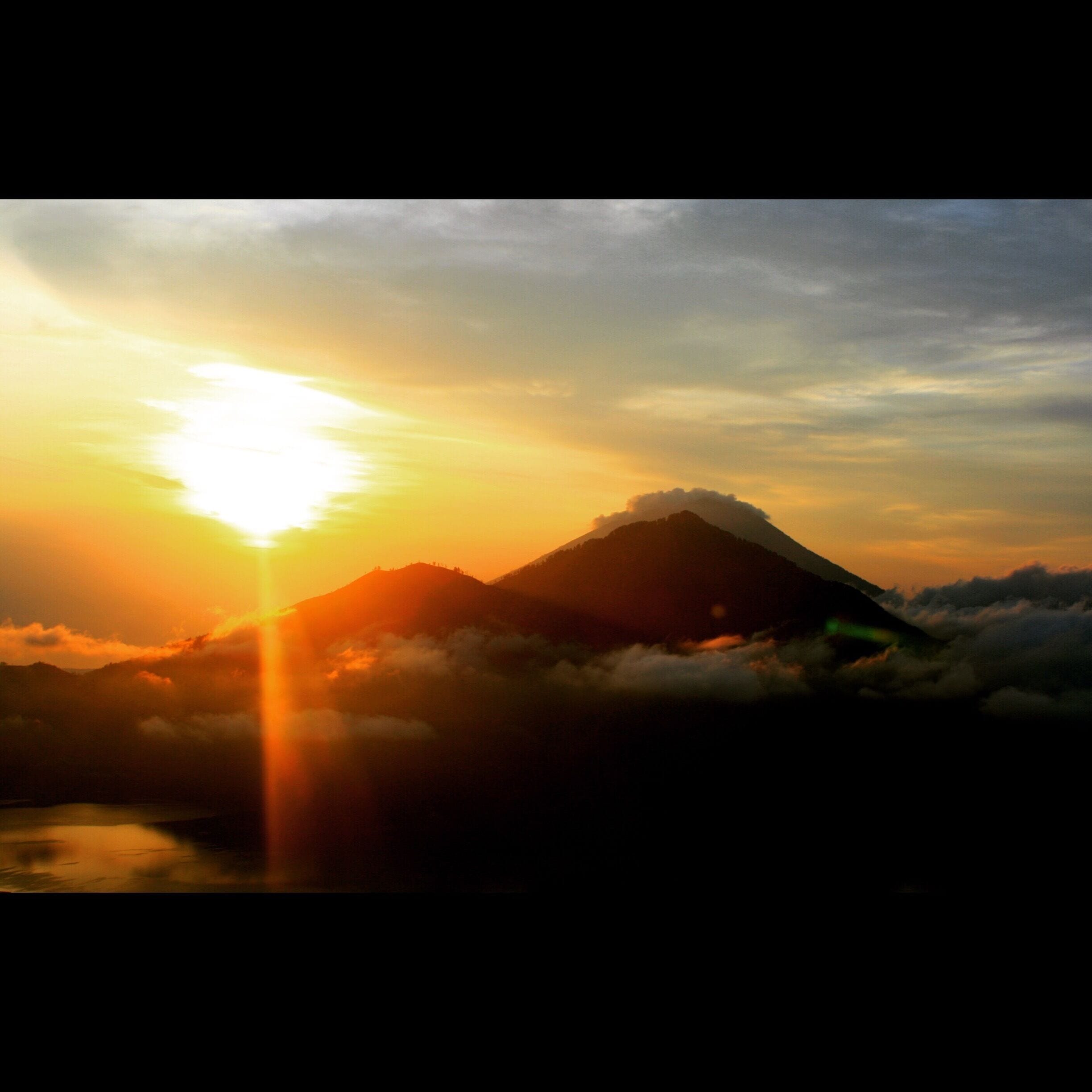 Climbed a volcano in the dark to be at the top for sunrise - breathtaking. We were collected at about 2.45am from our hotel in Ubud to be at the base of Mt Batur by about 3.15. We then climbed to the summit for sunrise. The last part was really hard but look what awaited at the top. #hiking #adventure #Ubud