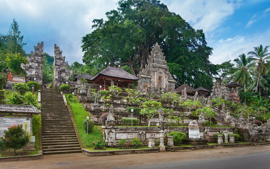 Pura Kehen was the main temple of the Bangli Regency. Bangli Regency was formerly the center of a kingdom known under the same name. The Bangli Kingdom was one of the nine kingdoms of Bali. , Shutters