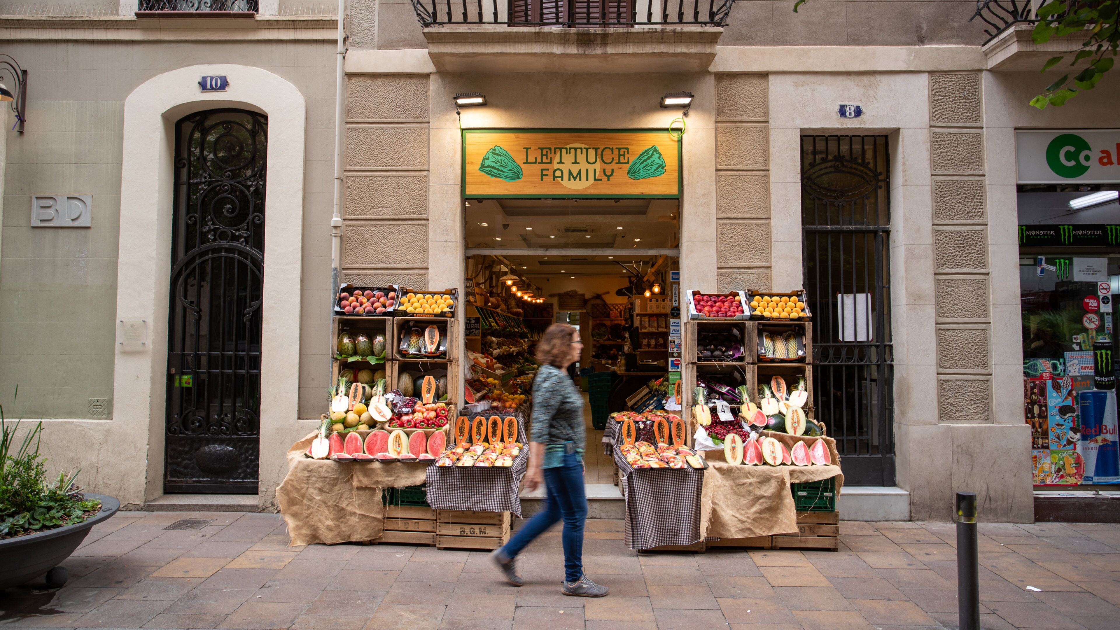 Gracia showing signage and street scenes as well as an individual femail